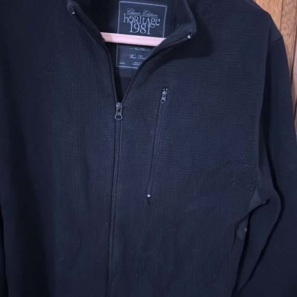 Men’s Luxury zip sweater. - Picture 3 of 8